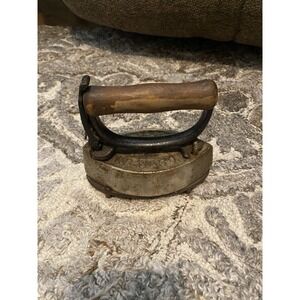 Antique SENSIBLE No 6 N R S & CO Sad Iron  Vtg Detachable Wooden Handle 4" Stand